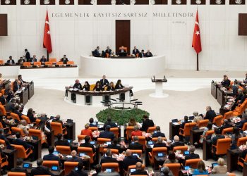 AK Parti’den Anayasa adımı: Başörtüsü ve ailenin yapısı düzenlemesi için 360 sayısı aranacak