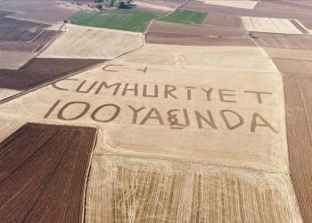 Yozgatlı çiftçi tarlasına ‘Cumhuriyet 100 yaşında’ yazdı